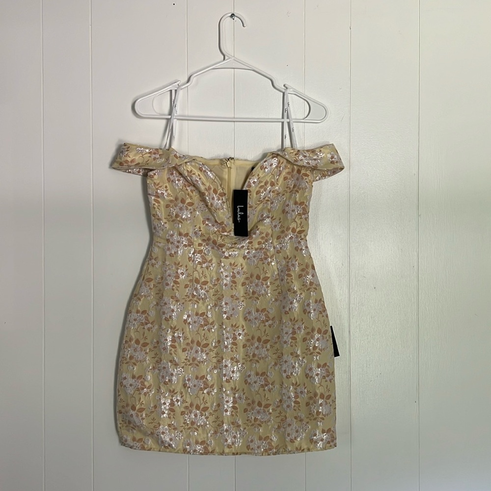 NWT Lulus Small Women’s Flower Mini Dress